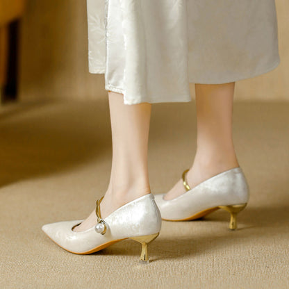 Chiara | Scarpe con Tacco Basso, Punta Affusolata e Dettaglio di Perle