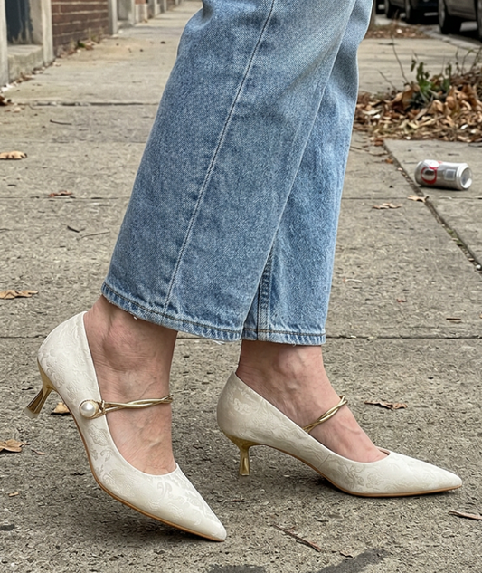 Chiara | Scarpe con Tacco Basso, Punta Affusolata e Dettaglio di Perle