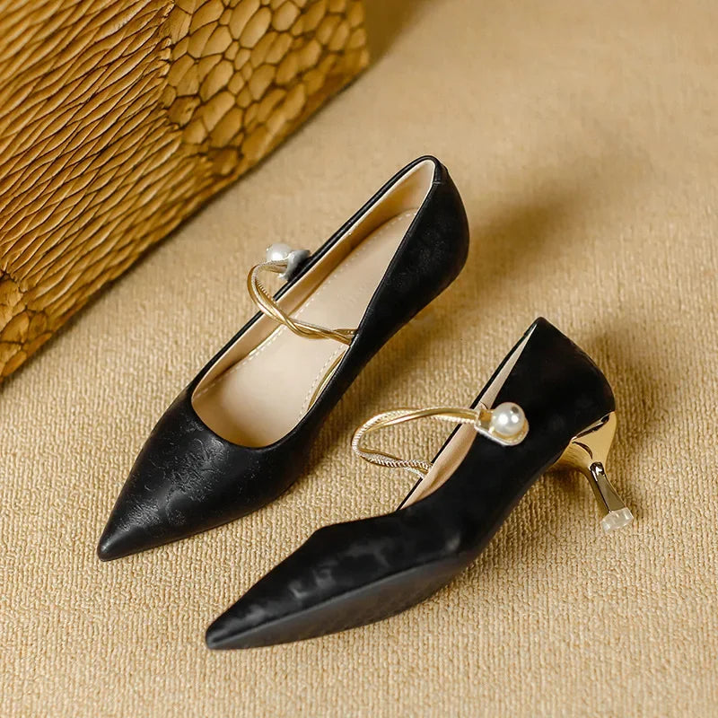 Chiara | Scarpe con Tacco Basso, Punta Affusolata e Dettaglio di Perle