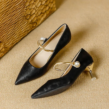 Chiara | Scarpe con Tacco Basso, Punta Affusolata e Dettaglio di Perle