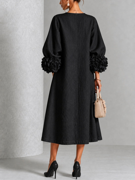 Dafne | Abito Midi Nero con Bottoni a Fiore e Polsini a Rosa