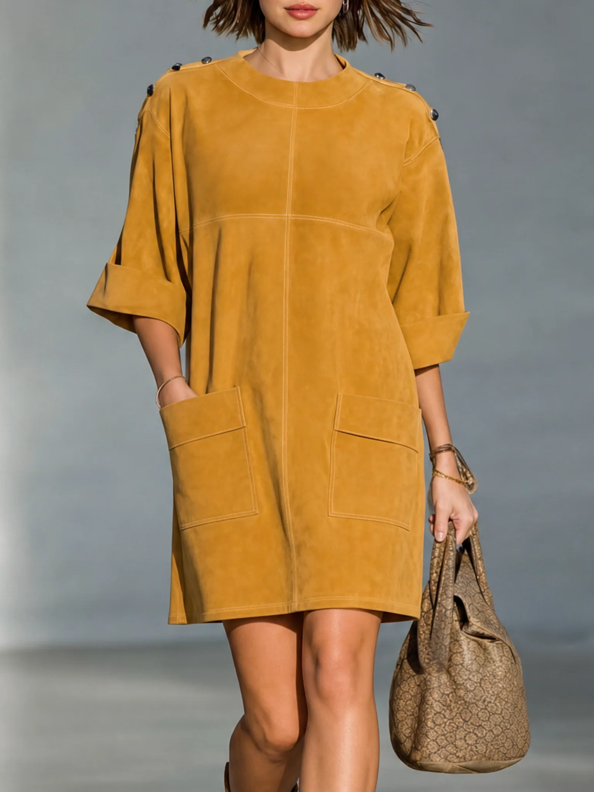Ginevra | Mini Abito Effetto Suede Giallo Zenzero con Bottoni sulle Spalle