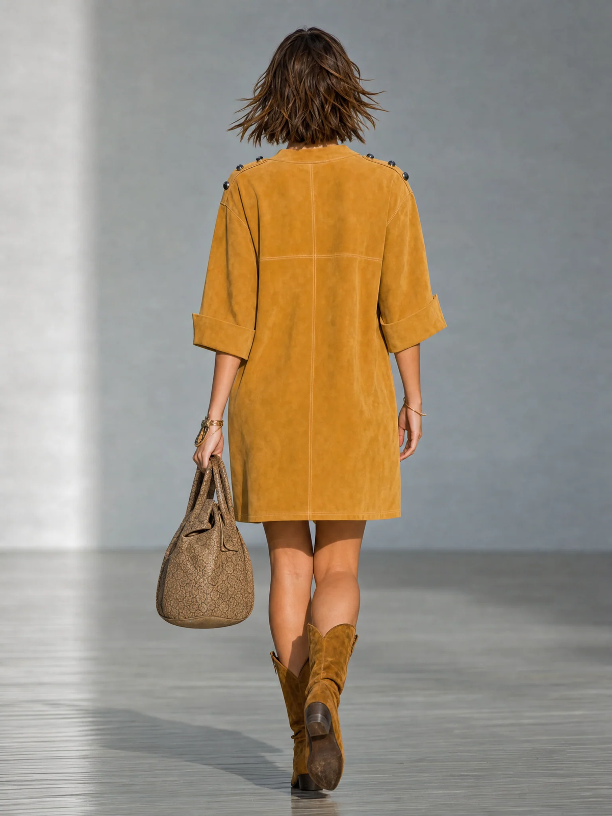 Ginevra | Mini Abito Effetto Suede Giallo Zenzero con Bottoni sulle Spalle