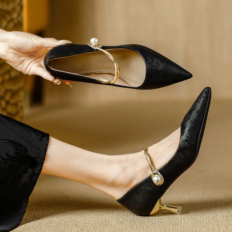 Chiara | Scarpe con Tacco Basso, Punta Affusolata e Dettaglio di Perle